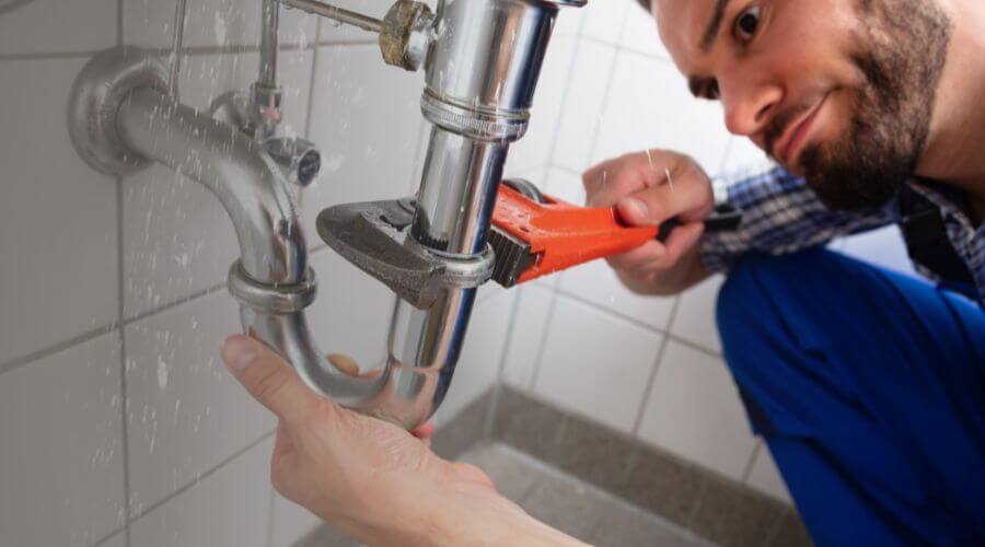 Expert burst pipe repair services in Leon, OK